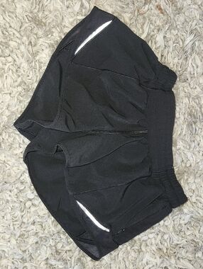 Lululemon Hotty Hot Low-Rise Lined Short 2.5" Size 2